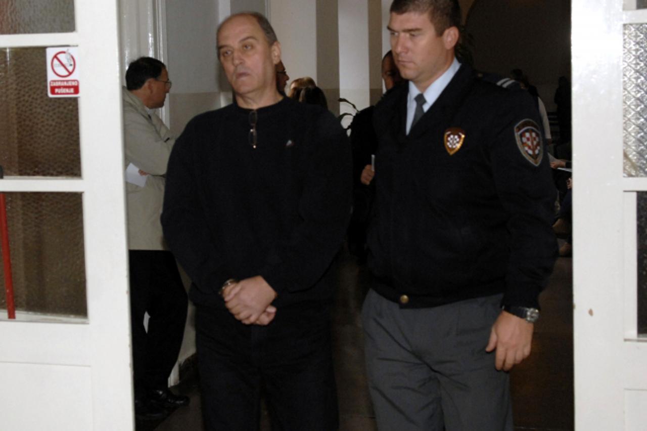 '27.10.2011. Rijeka - Dovodjenje na raspravu na Zupanijski sud kod sutkinje Ike Saric cetvorice makedonaca na celu sa Kirom Stojanoskim optuzenih za otmicu. Photo: Goran Kovacic/PIXSELL'