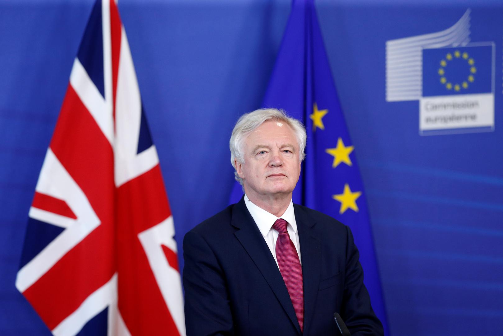 David Davis - Dosadašnji je ministar za pitanja Brexita rekao da će ovakav izlazak iz EU biti “iluzija suvereniteta”