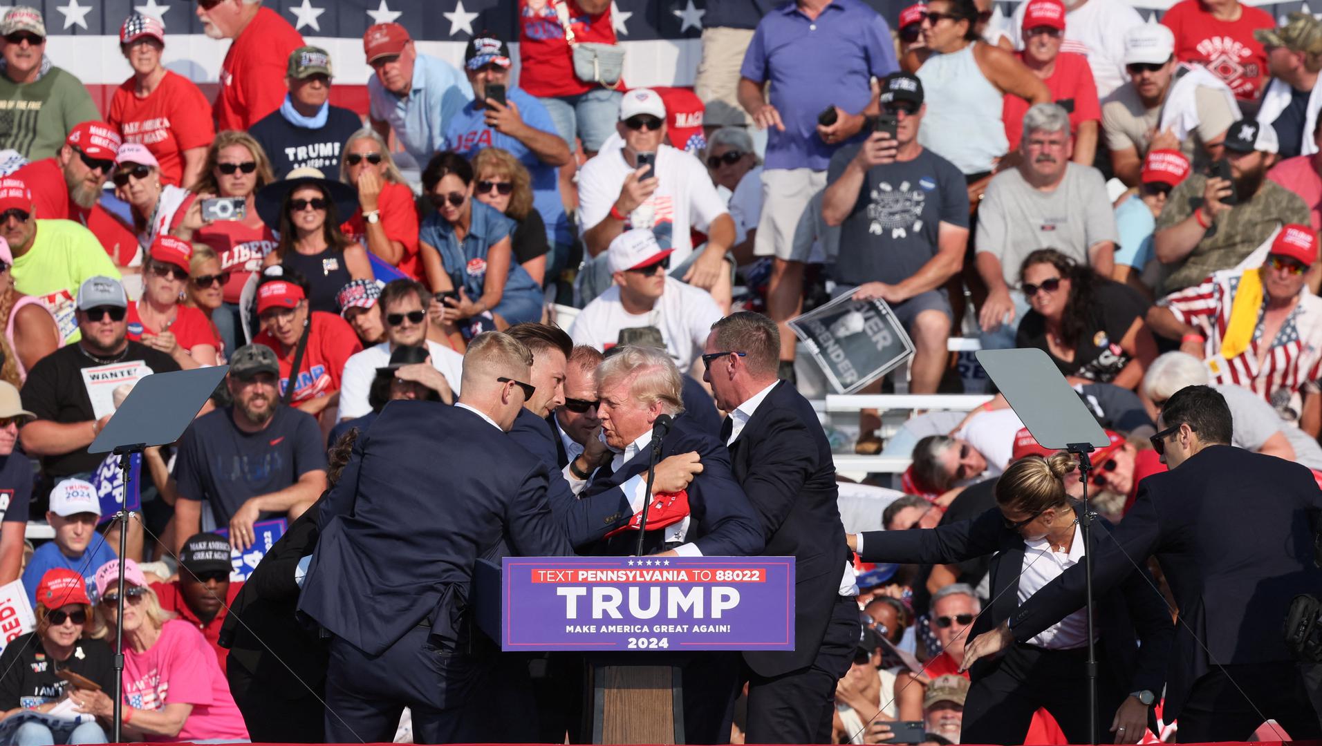 Republican presidential candidate and former U.S. President Donald Trump is assisted by U.S. Secret Service personnel after he was shot in the right ear during a campaign rally at the Butler Farm Show in Butler, Pennsylvania, U.S., July 13, 2024. REUTERS/Brendan McDermi Photo: BRENDAN MCDERMID/REUTERS