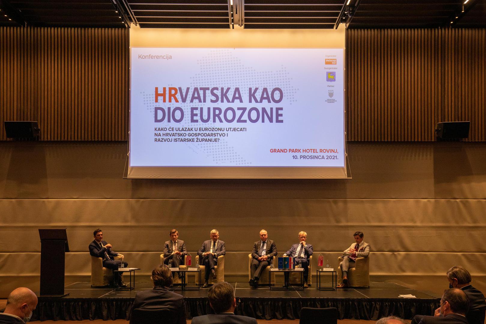 09.12.2021., Rovinj - U organizaciji Vecernjeg lista, te suorganizaciji Istarske zupanije, u Grand Hotelu Park odrzana je konferencija pod nazivom "Hrvatska kakvu trebamo - Hrvatska kao dio Eurozone". Mislav Simatovic, potpredsjednik Vlade i ministar financija Zdravko Maric, Boris Miletic, Marko Remenar, guverner Hrvatske narodne banke Boris Vujcic, Andrej Grubisic Photo: Srecko Niketic/PIXSELL