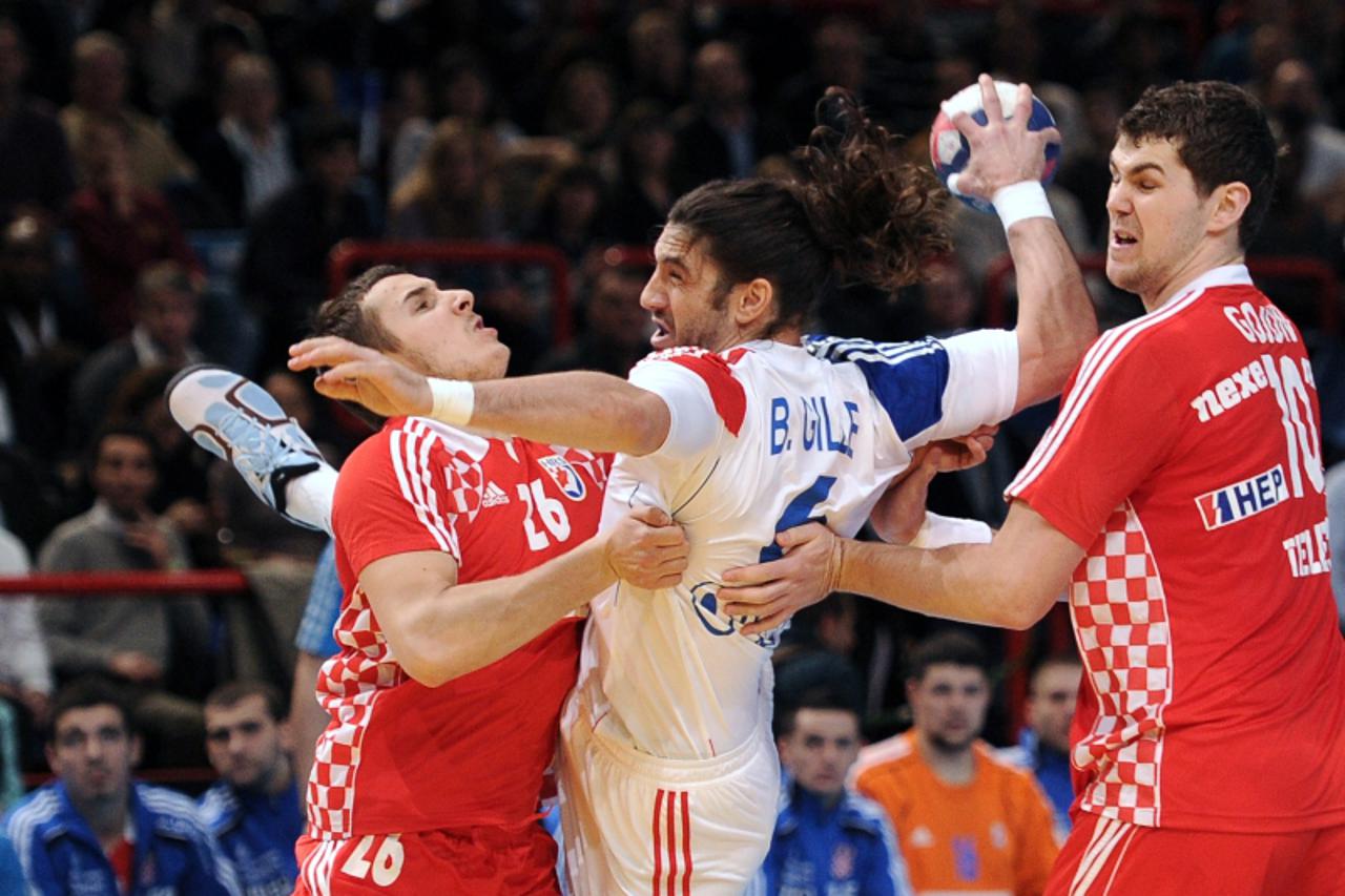 \'France\'s Bernard Gille tries to score a goal during the Paris handball tournament match France vs. Croatia on January 9, 2011 at the Palais-Omnisport de Paris-Bercy (POPB) in Paris.  AFP PHOTO / MI