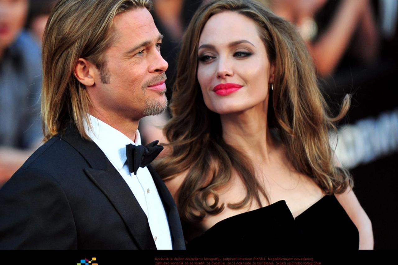 'WORLD RIGHTS NO USA, FRANCE, AUSTRALIA - Brad Pitt and Angelina Jolie arrives on the red carpet at the 84th Academy Awards at the Hollywood and Highlands Center in the Hollywood section of Los Angele