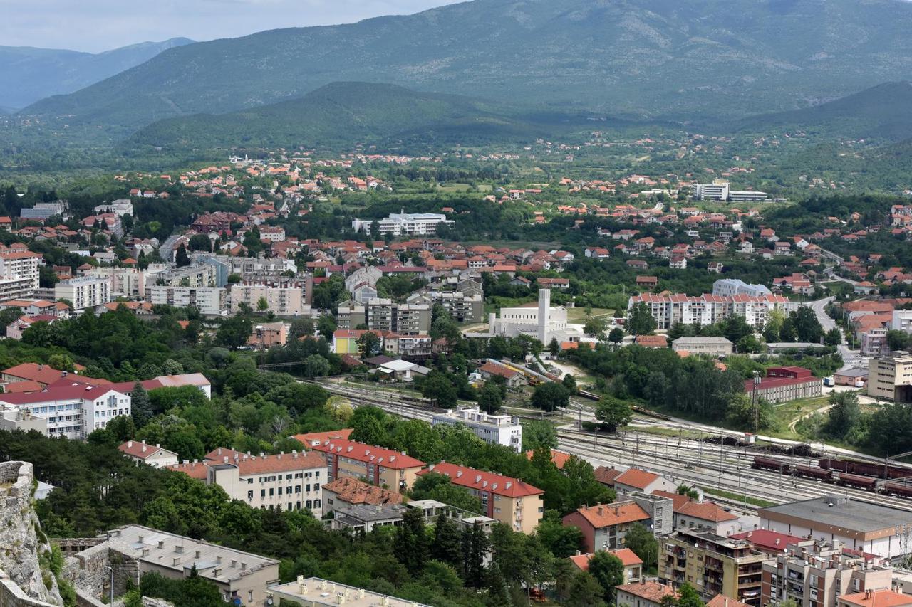 Pogled sa tvrđave na grad Knin