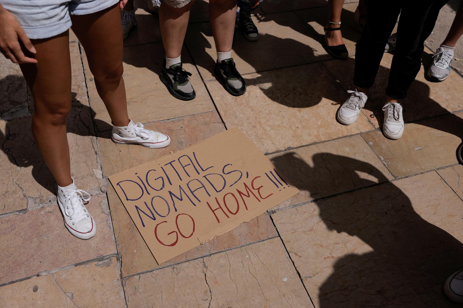 People take part in a demonstration against mass tourism, under the motto "Malaga to live, not to survive" in reaction to real estate high prices, driven by the increase of tourist accommodations, in Malaga, Spain, June 29, 2024. REUTERS/Jon Nazca Photo: JON NAZCA/REUTERS