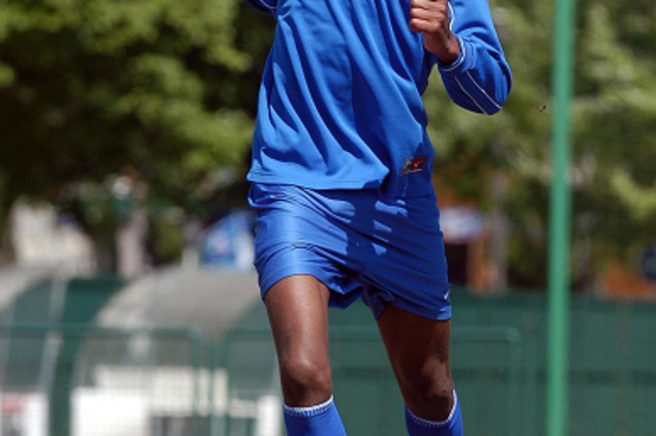 'sport...zagreb...27.04.2005. veslacka, trening nogometasa zagreba, pojacanje joel drogba, brat poznatijeg didiera iz chelsea foto: goran stanzlsport...zagreb...27.04.2005. veslacka, trening nogometas