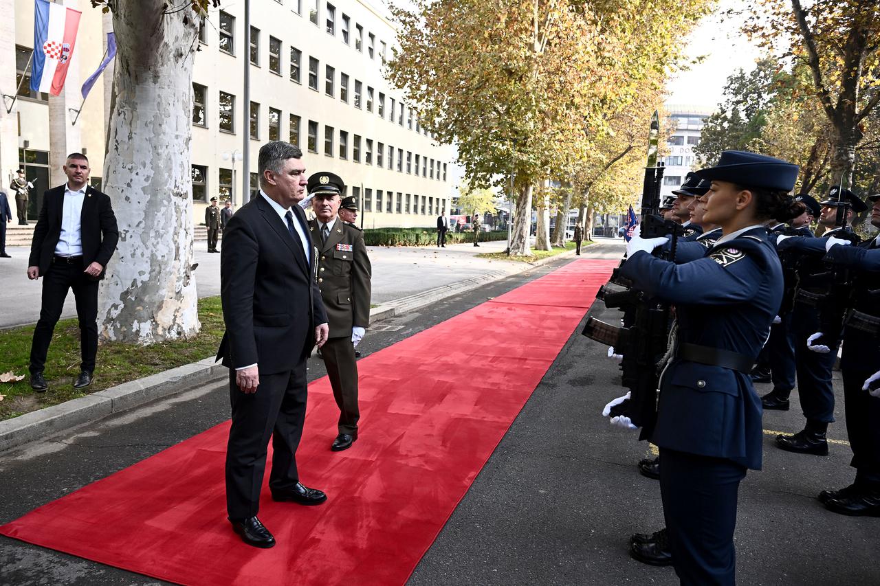 Zagreb: Zoran Milanović stigao na sastanak s načelnikom Glavnog stožera OSRH i suradnicima 