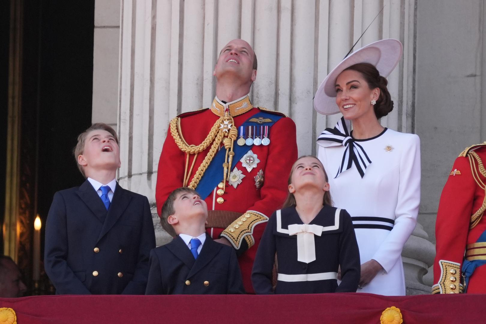 Ono što je najvažnije jest da se princeza od Walesa Kate Middleton, kako je i najavila, pojavila sa suprugom princem Williamom i djecom na paradi Trooping the Colour u čast monarha. 