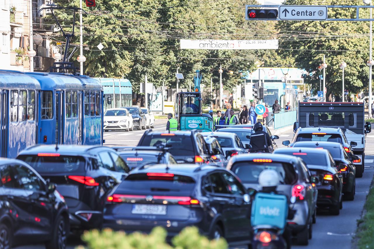 Zagreb: Sanacija tramvajskog kolosijeka na raskrižju Ulice grada Vukovara i Savske ceste