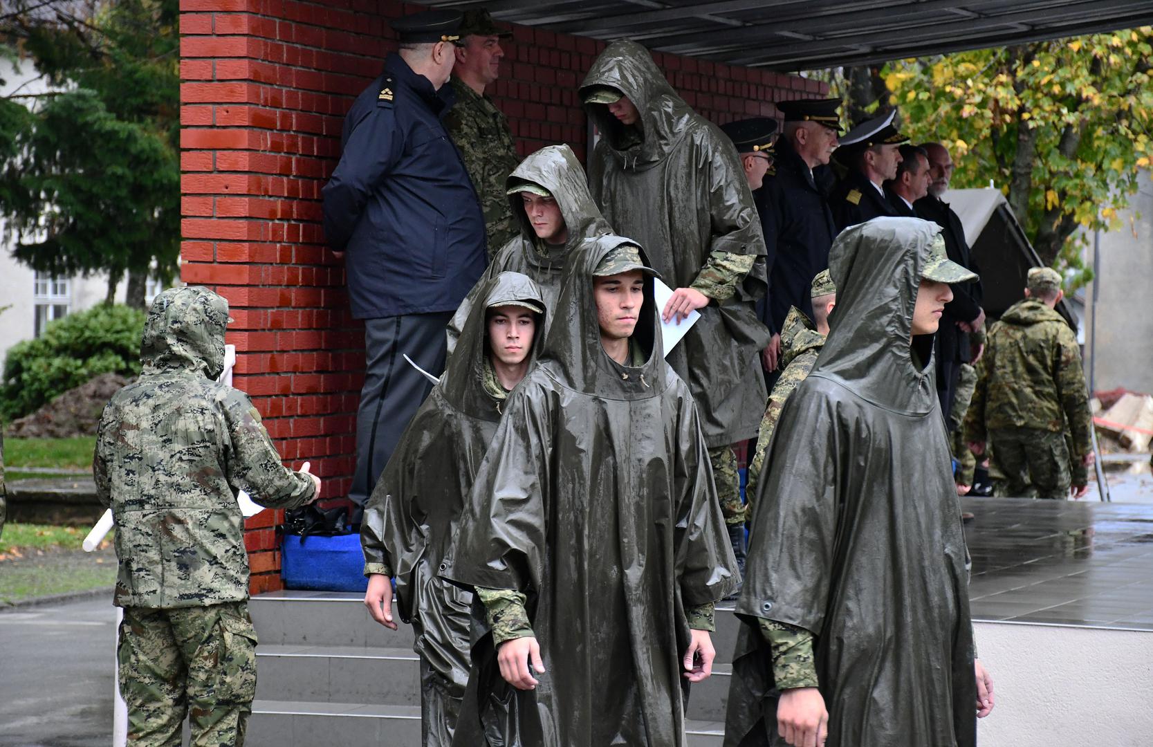 03.11.2023., Požega -  U Vojarni 123. brigade HV Pozega prisegnuo 40. narastaj rocnika na dragovoljnom vojnom osposobljavanju. Prisegu je dalo 75 rocnika, medju kojima je 62 muskarca i 13 zena. Svecanosti je nazocio nacelnik Glavnog stozera Oruzanih snaga RH admiral Robert Hranj. Photo: Ivica Galovic/PIXSELL