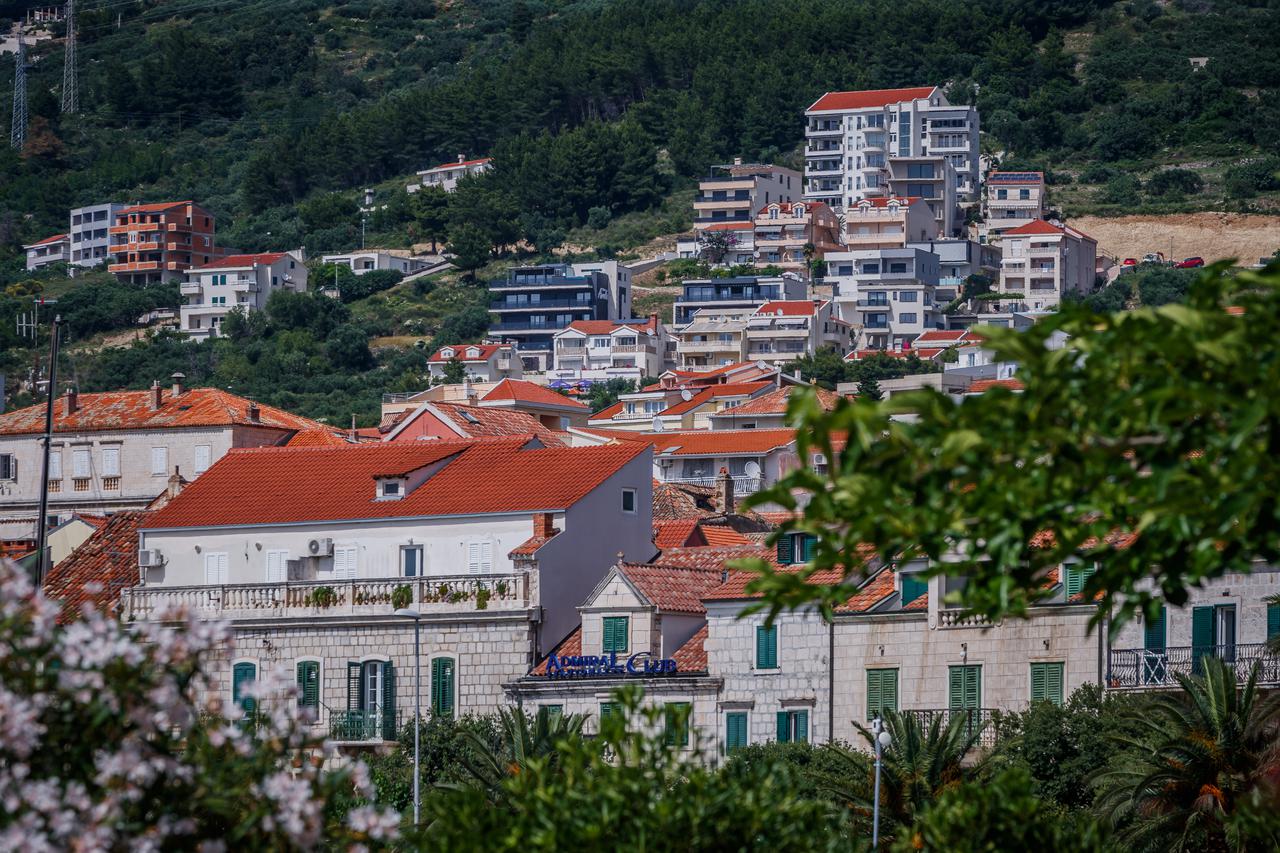 Makarska: Pogled na novoizgrađeni dio 