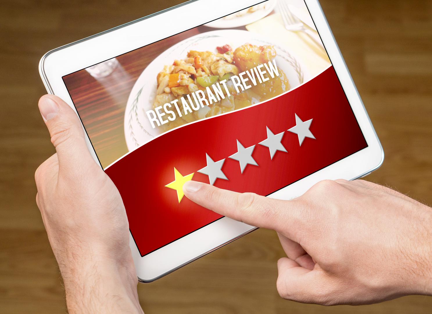 OSTAVLJATE LOŠE KOMENTARE O RESTORANU NA INTERNETU KADA NISTE ZADOVOLJNI USLUGOM. Takvi komentari su korisni, ali neće promijeniti način poslovanja tog restorana. Umjesto toga radije napišite konstruktivan savjet. 