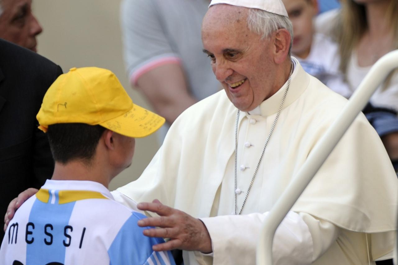 'Pope Francis smiles as he talks with a sick youth after the weekly audience in Saint Peter\'s Square at the Vatican June 19, 2013.  REUTERS/Stringer  (VATICAN - Tags: RELIGION)'