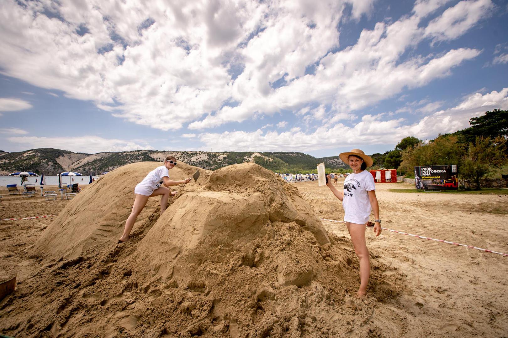 Lopar je destinacija s najviše pješčanih plaža na Jadranu, od kojih je najveća i najpoznatija Rajska plaža, dugačka 1,5 km, koju je CNN 2013. uvrstio među 100 najljepših plaža na svijetu.