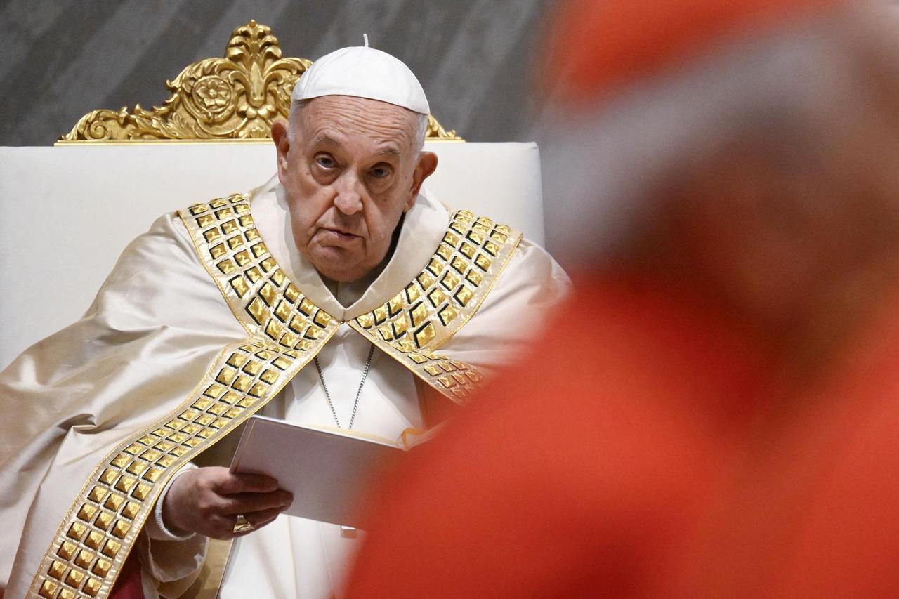 Papa Franjo svečano proglašava nadolazeću jubilarnu godinu 2025. na ceremoniji u Bazilici svetog Petra u Vatikanu