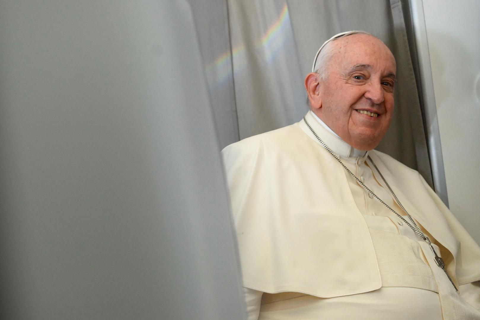 Pope Francis gestures as he addresses the media while aboard the plane from Juba to Rome, returning from his visit to Democratic Republic of Congo and South Sudan, February 5, 2023. Vatican Media/­Handout via REUTERS    ATTENTION EDITORS - THIS IMAGE WAS PROVIDED BY A THIRD PARTY. Photo: VATICAN MEDIA/REUTERS