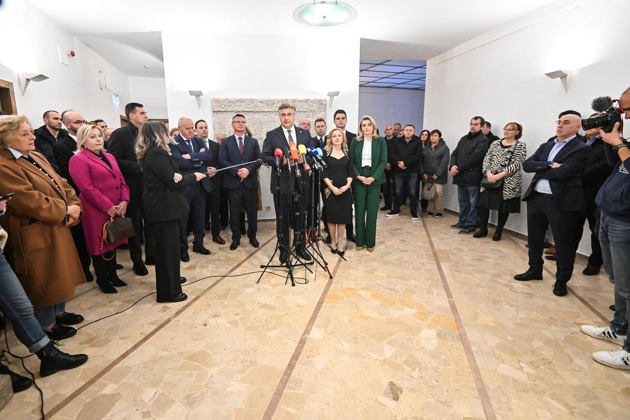 Zagreb: HDZ predao kandidacijske liste za Europski parlament