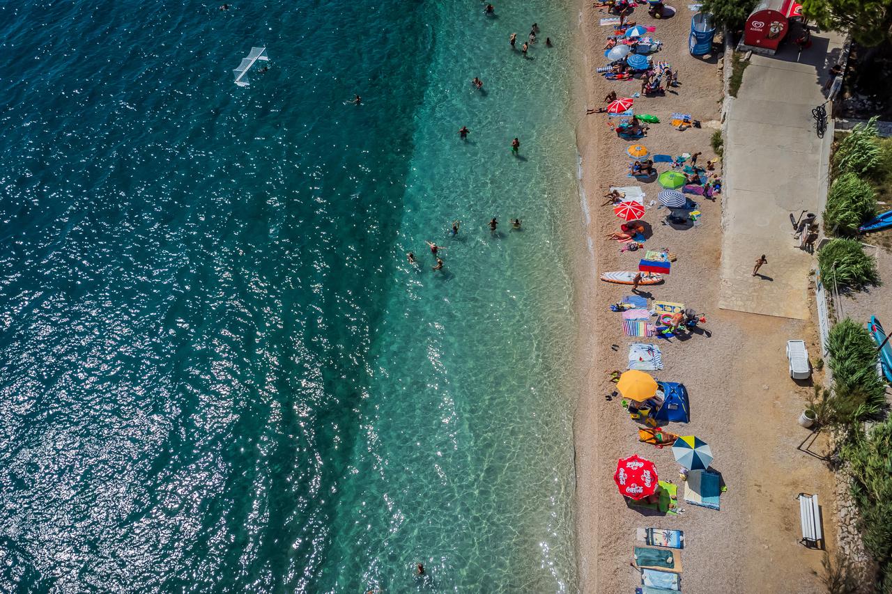 Plaža Martinica je oaza mira i romantike na Braču, a zovu je još i "Domaća plaža"