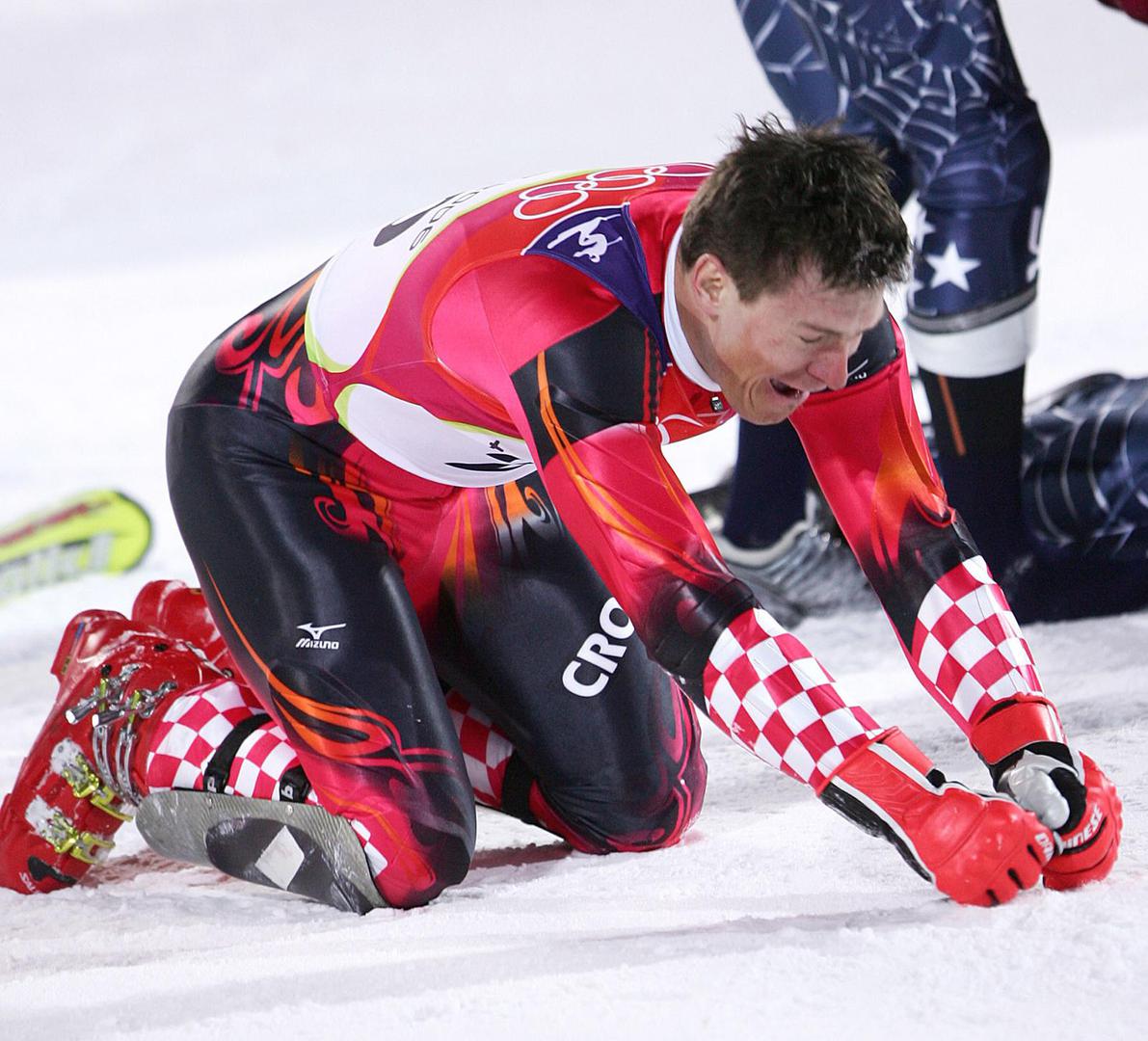 14.02.2006.,Torino ,Italija - ZOI Torino 2006, Setstriere. Muska kombinacija. Ivica Kostelic osvojio je srebrnu medalju u kombinaciji. Ivica slavi nakon osvojene srebrne medalje u kombinaciji.rPhoto Zeljko Lukunic/Vecernji list