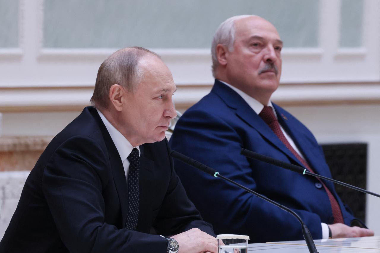 Russian President Putin and Belarusian President Lukashenko meet in Minsk