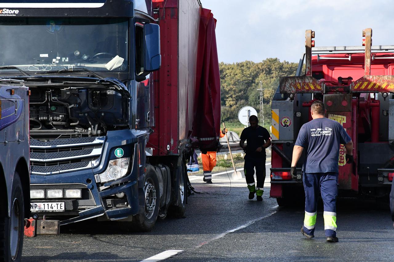 Prometna nesreća na autocesti A3 Bregana-Lipovac između čvora Nova Gradiška i čvora Okučani