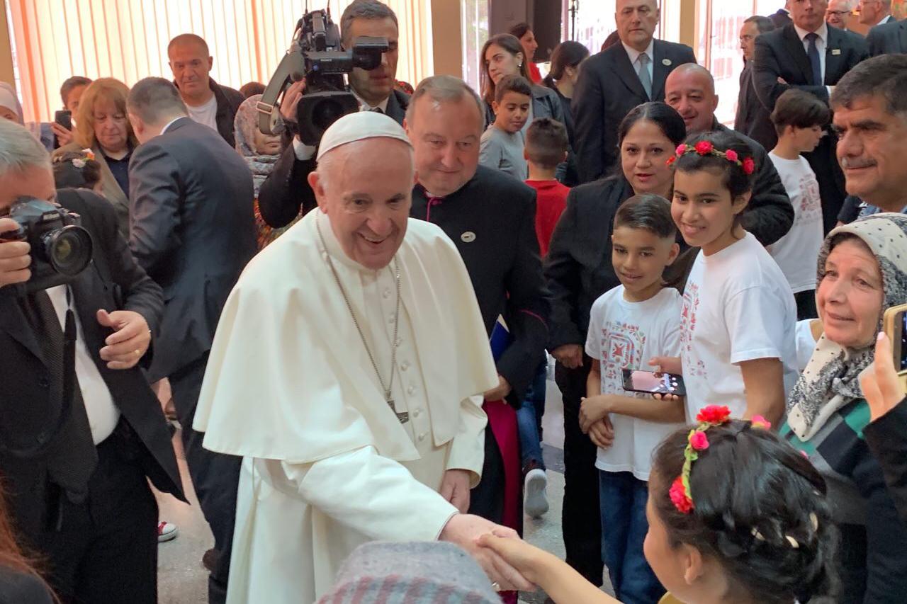 Papa Franjo posjetio centar za izbjeglice u Sofiji