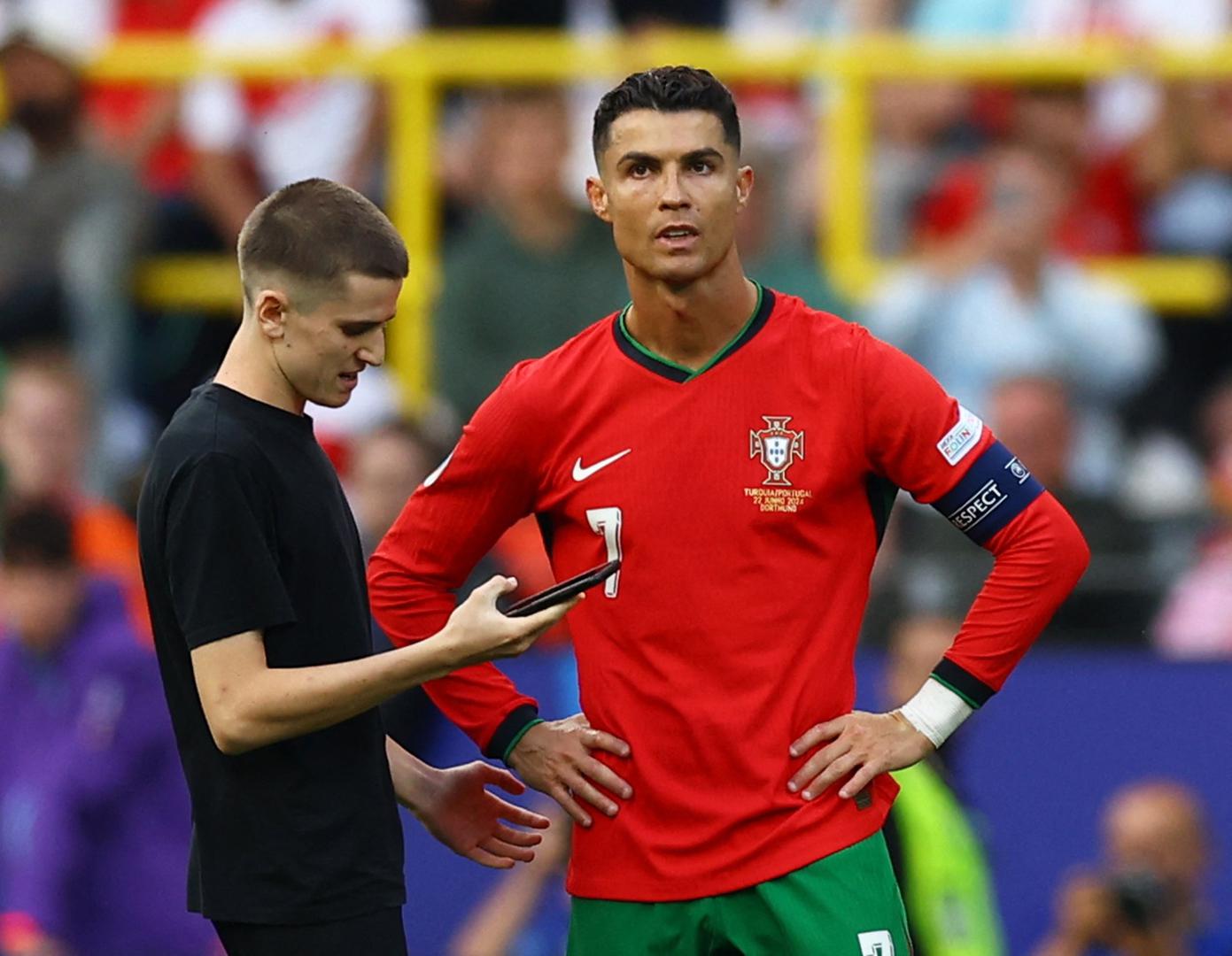 Svi su htjeli isto. Uhvatiti selfie s Cristianom Ronaldom. Kapetan Portugala danas je odigrao svih 90 minuta što je dalo dovoljno vremena hrabrima da pokušaju...