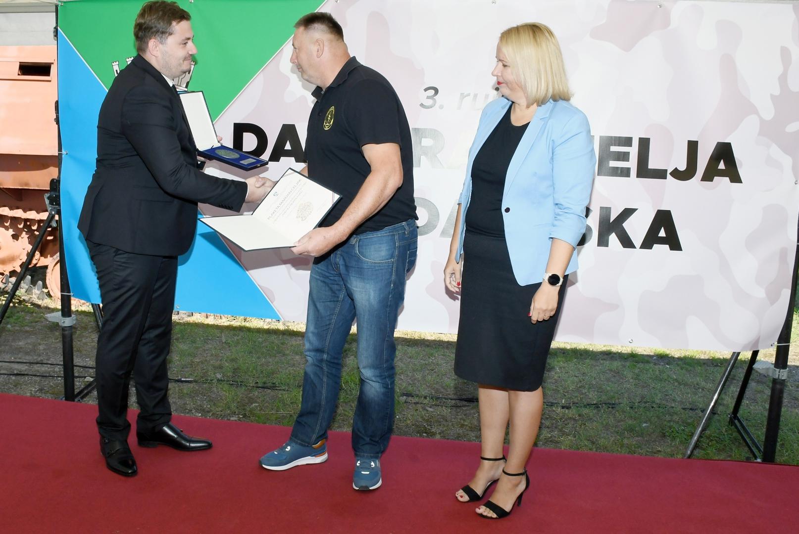 03.09.2021., Sisak - Povodom Dana branitelja grada Siska u bivsoj vojarni Barutana odrzana je svecana akademija i dodijela Plaketa Marijan Celjak - junak obrane grada Siska u Domovinskom ratu te je otvorena izlozba fotografija Mladena Knezevica-Gipsa.
Photo: Nikola Cutuk/PIXSELL