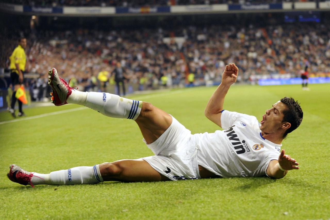 'Real Madrid\'s Portuguese forward Cristiano Ronaldo celebrates his scoring against Racing de Santander during their Spanish league football match Real Madrid vs Racing de Santander at the Santiago Be