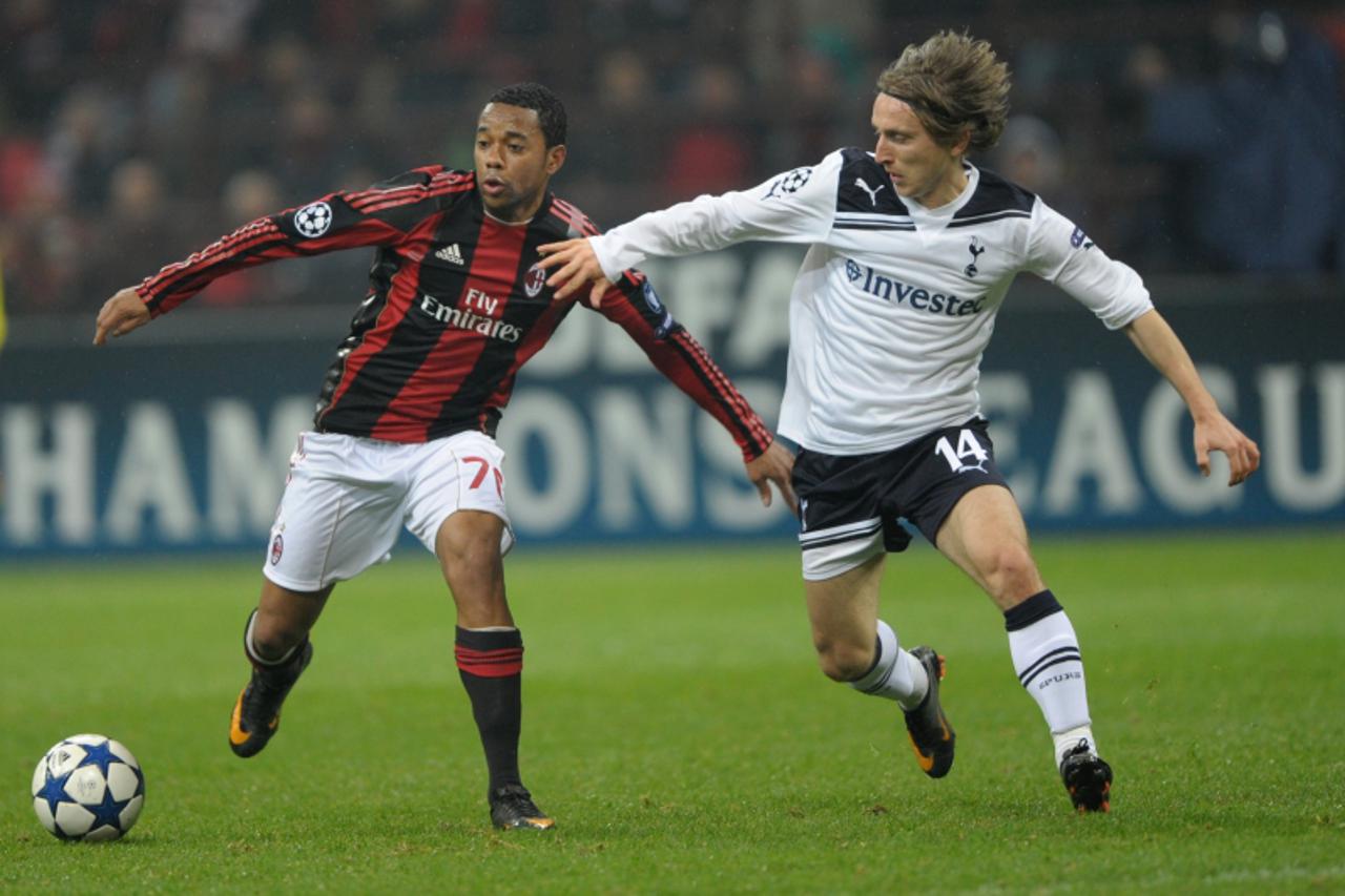 \'Tottenham\'s Croatian midfielder Luka Modric (R) fights for the ball with AC Milan\'s Brazilian forward Robinho during their Champions League football match on February 15, 2011 at San Siro Stadium 