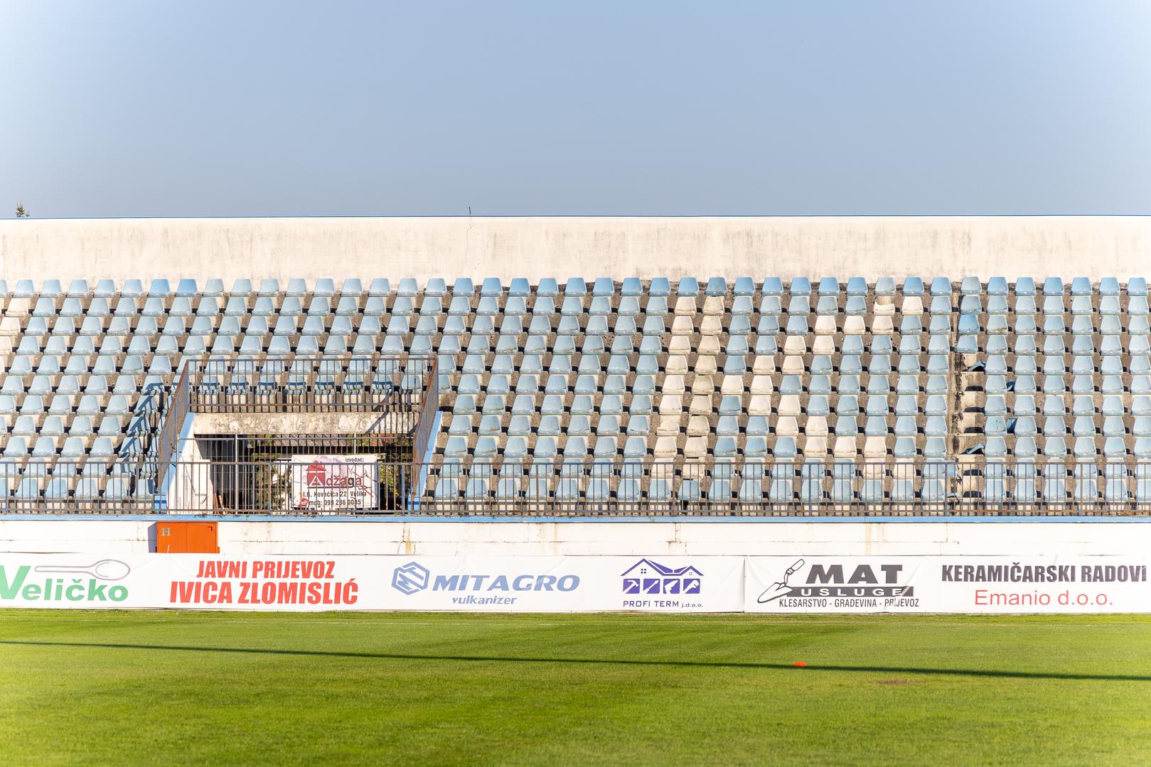 Stadion ima 10 tisuća sjedećih mjesta, a u doba kad je izgrađen, 2002. godine zadovoljavao je sve, pa i najstrože kriterije UEFA-e