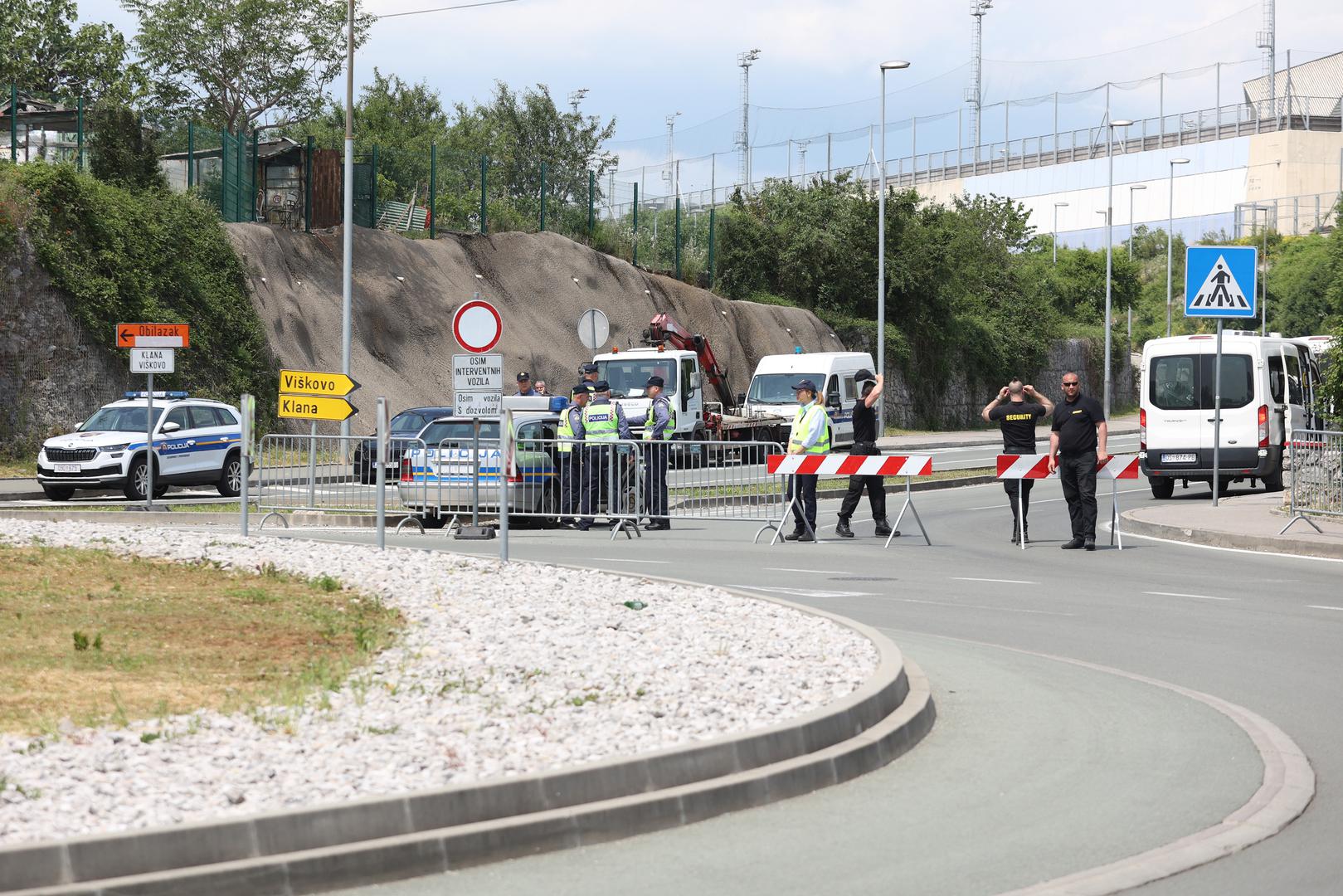 24.5.2023.., Rijeka - Od 12.00 sati do ponoci, prometnica od rotora Rujevica do cvora Hosti bit ce zatvorena za prometovanje svih vozila u oba smjera osim za interventna vozila i vozila sa dozvolama. Prometnica se zatvara temeljem zahtjeva HNS-a i s obzirom na proglasenje nogometne utakmice Hajduk-Sibenik utakmicom visokog rizika od strane MUP-a.
 Photo: Nel Pavletic/PIXSELL