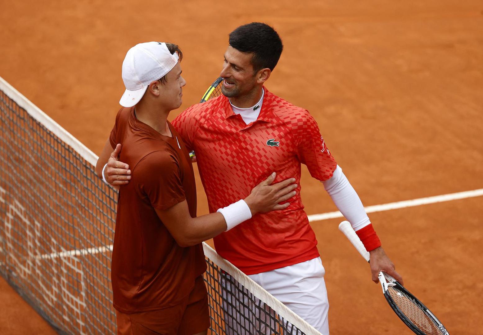 Tennis - Italian Open - Foro Italico, Rome, Italy - May 17, 2023 Denmark's Holger Rune with Serbia's Novak Djokovic after winning his quarter final match REUTERS/Ciro De Luca Photo: CIRO DE LUCA/REUTERS