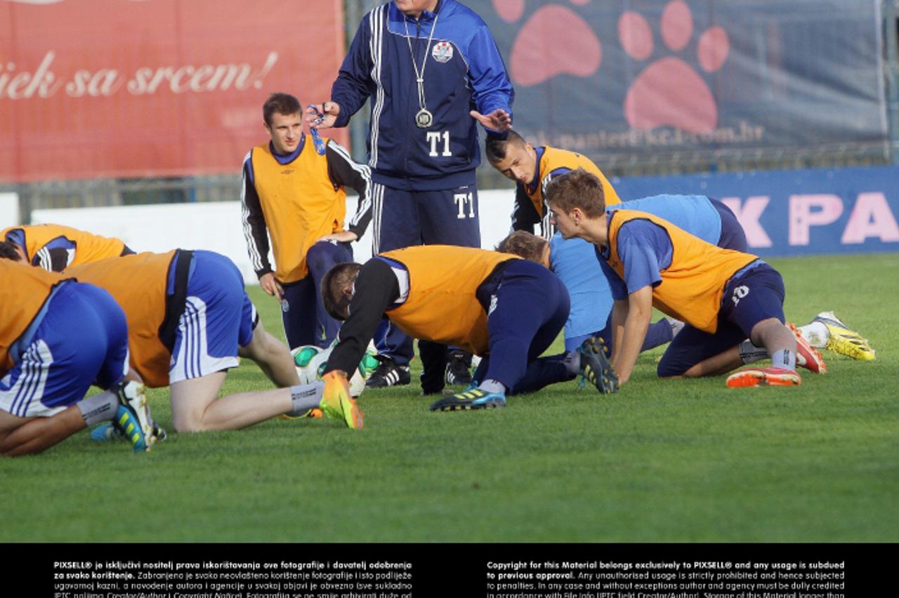 '21.09.2013., Koprivnica - Igraci NK Slaven Belupo su na glavnom terenu Gradskog stadiona odradili prvi trening pod vodstvom novog trenera Mladena Francica.  Photo: Marijan Susenj/PIXSELL'