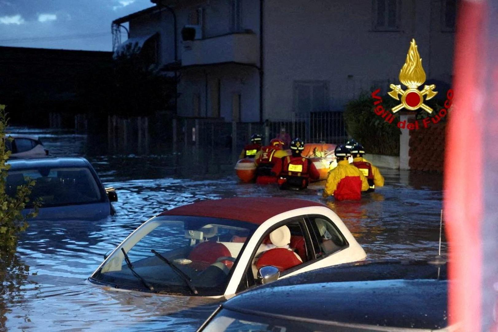 FILE PHOTO: Italian firefighters work in flooded streets in the Tuscany region, Italy, November 3, 2023. Several people died and went missing in the central region of Tuscany as Storm Ciaran battered western Europe. Vigili del Fuoco/Handout via REUTERS ATTENTION EDITORS THIS IMAGE HAS BEEN SUPPLIED BY A THIRD PARTY. DO NOT OBSCURE LOGO./File Photo Photo: Vigili del Fuoco/REUTERS