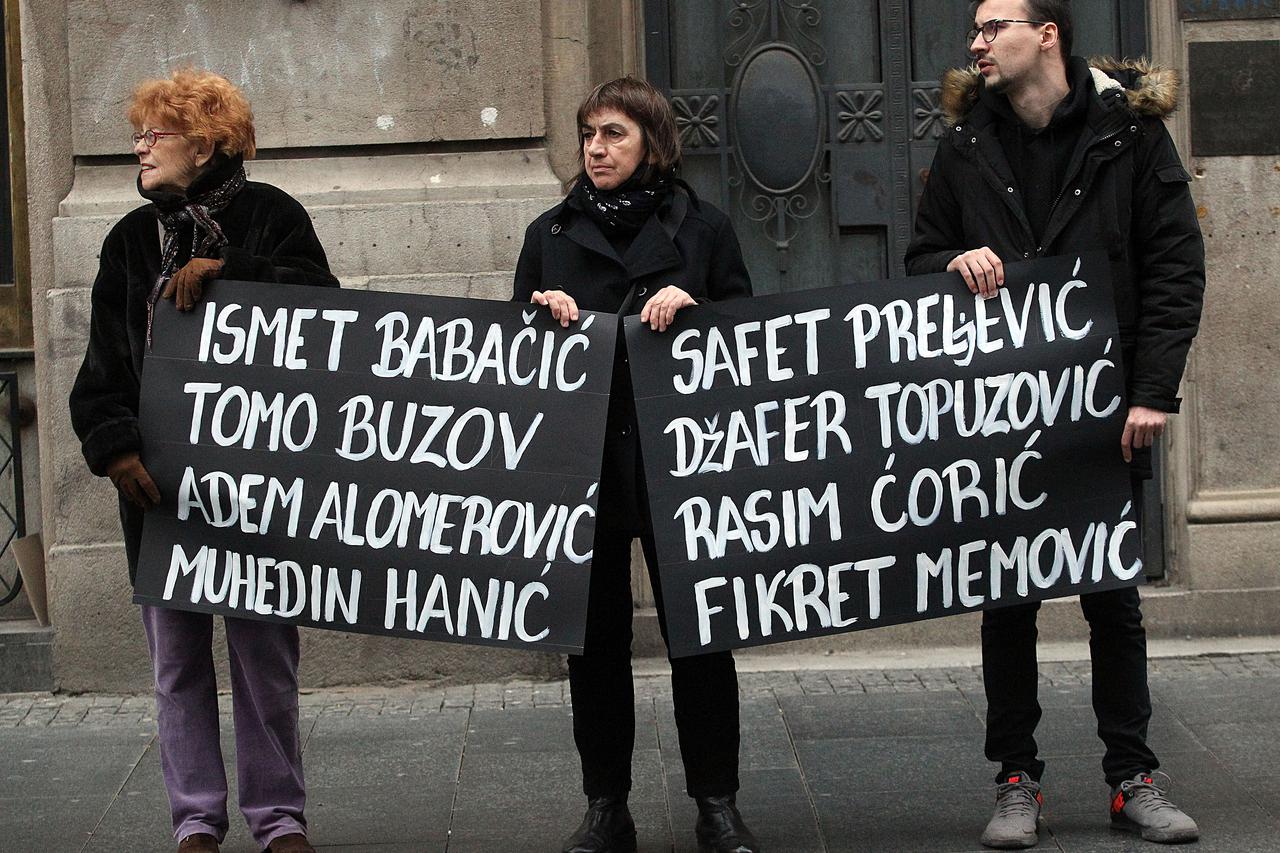 Beograd: Žene u crnom  obilježile 28. godišnjicu zločina u Štrpcima