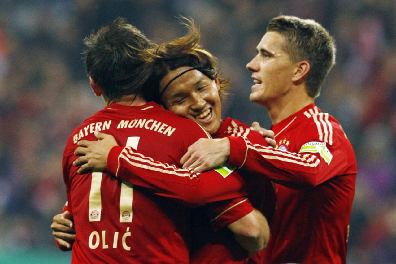 'Bayern Munich\'s Japanese player Takashi Usami (C) celebrates with teammates Nils Petersen and Ivica Olic after he scored his first goal for Bayern during their DFB second round German soccer cup (DF