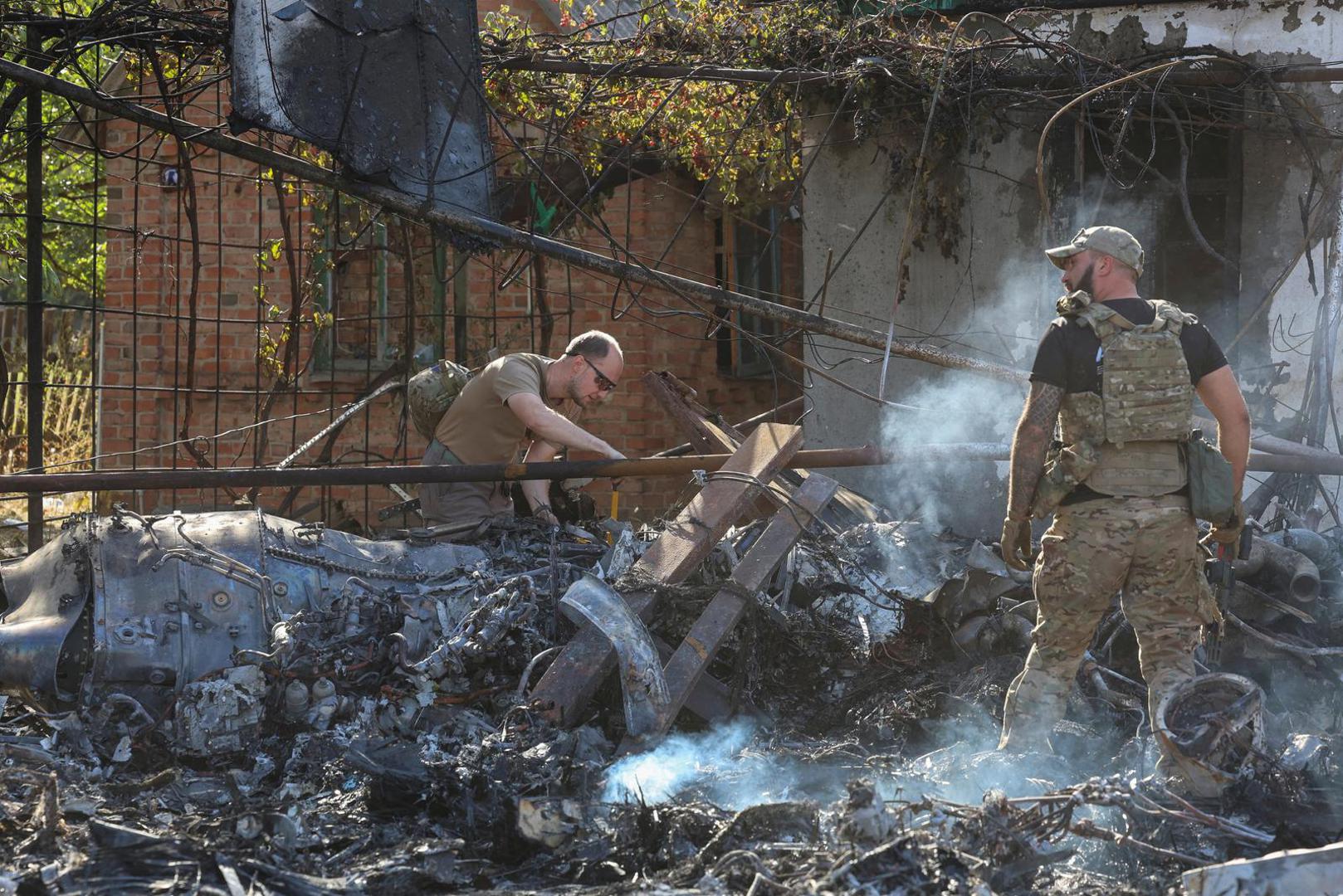 Ukrainian service members inspect parts of a Russian aerial vehicle, which local authorities assume to be a newest heavy unmanned aerial vehicle S-70 Okhotnik (Hunter) or variation of Sukhoi fighting jet, is seen in residential area of the town of Kostintynivka after it was shot down, amid Russia's attack on Ukraine, in Donetsk region, Ukraine October 5, 2024.  Radio Free Europe/Radio Liberty/Serhii Nuzhnenko via REUTERS    THIS IMAGE HAS BEEN SUPPLIED BY A THIRD PARTY Photo: RFE/RL/SERHII NUZHNENKO/REUTERS