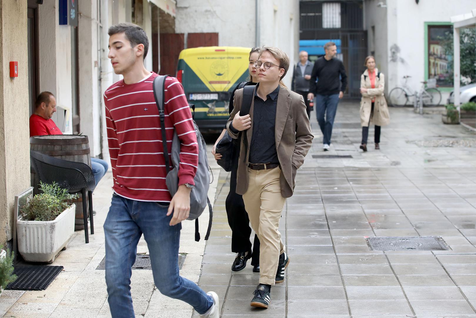 31.10.2023., Zagreb - Dolazak profesora i studenata na izvanrednu sjednicu Akademskog vijeca ADU. Photo: Patrik Macek/PIXSELL