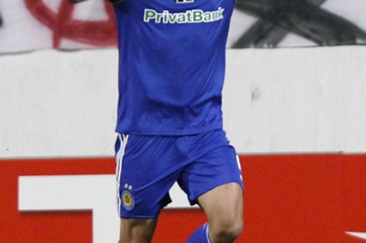 'Dynamo Kiev\'s Ognjen Vukojevic celebrates his goal against Besiktas during their Europa League round of 32, first leg soccer match in Istanbul, February 17, 2011. REUTERS/Murad Sezer (TURKEY - Tags: