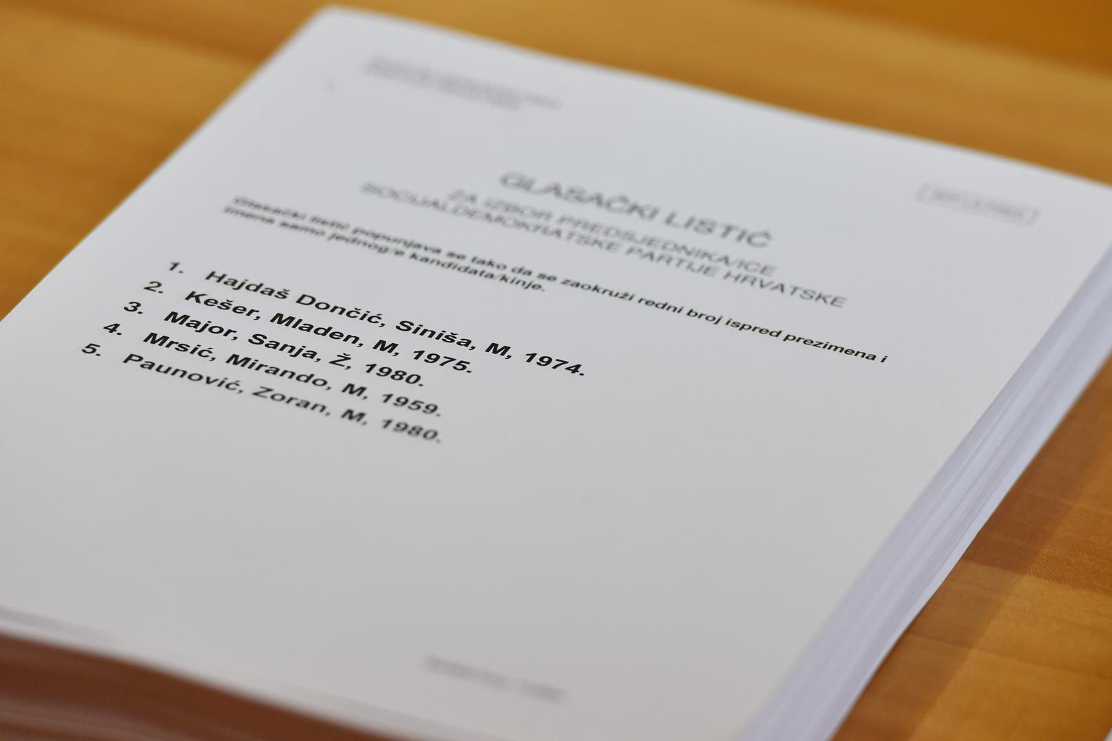 Jutros su krenuli izbori unutar SDP-a, a oko 22 tisuće članova s pravom glasa danas biraju novog čelnika ili čelnicu stranke.