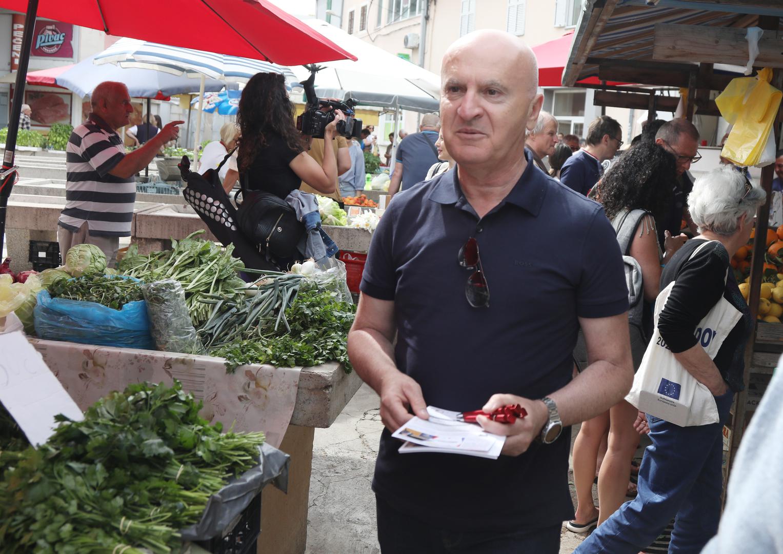 25.05.2024., Sibenik - Kandidati SDP-a na izborima za EU parlament posjetili su Sibenik i druzili se s gradjanima. Predrag Fred Matic Photo: Dusko Jaramaz/PIXSELL