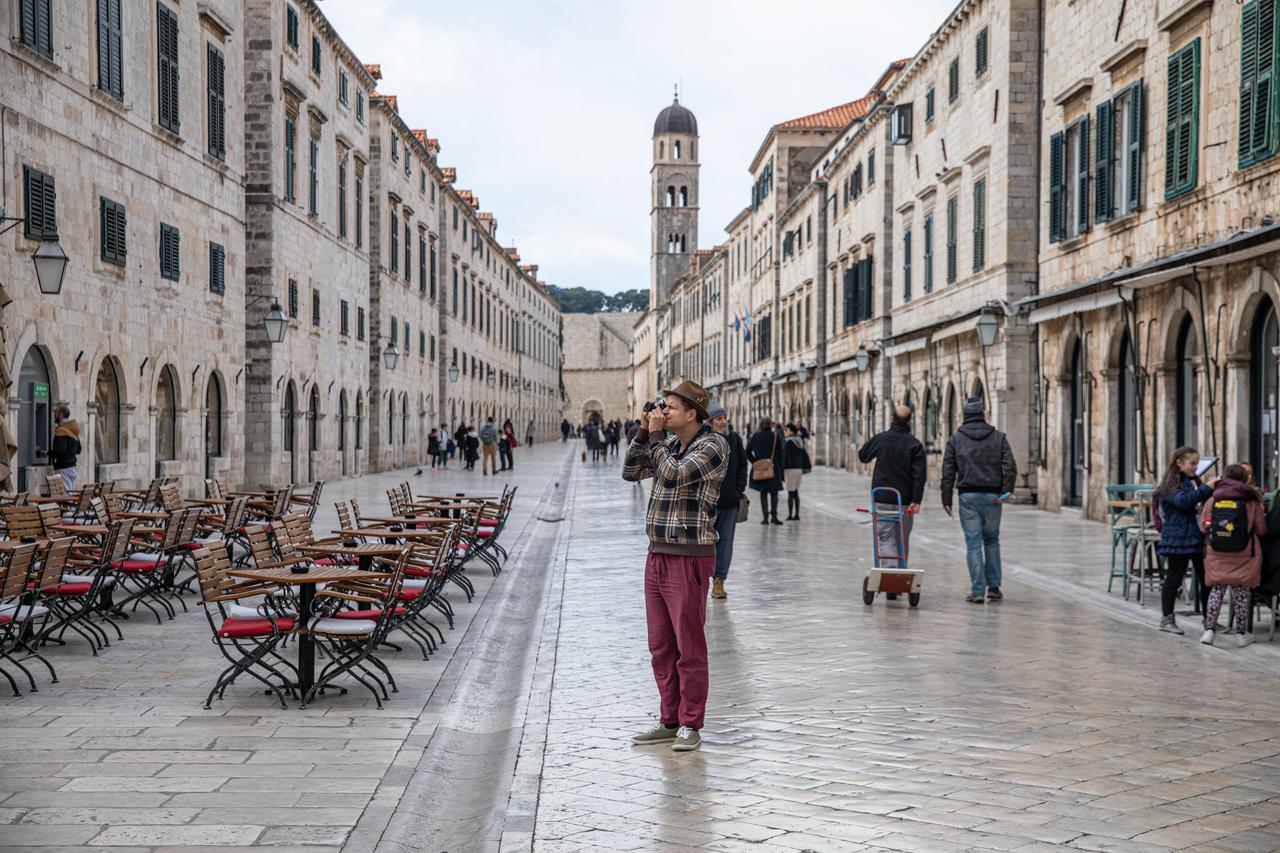 Sunčan dan u staroj gradskoj jezgri Dubrovnika