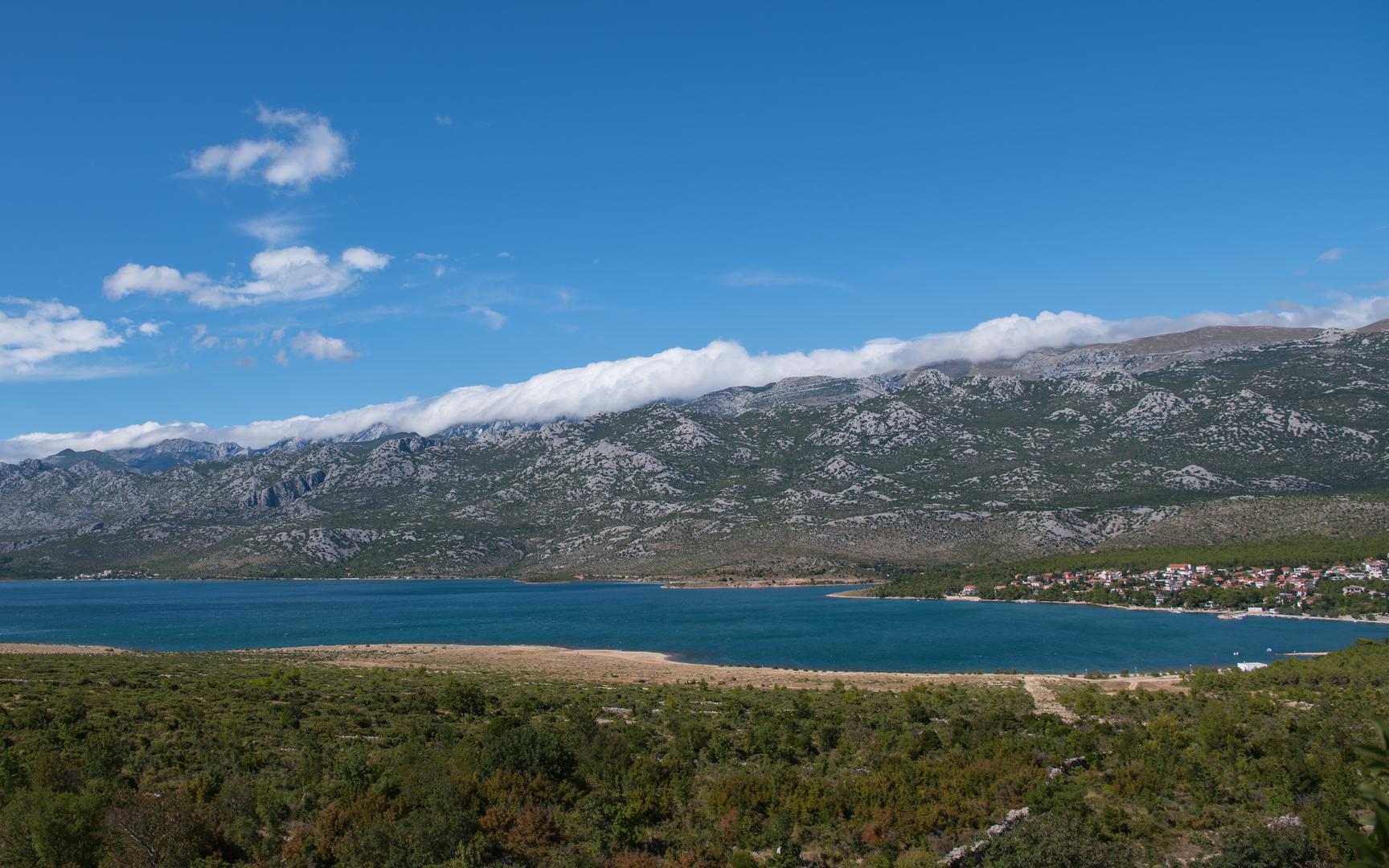 Druga najviše temperatura ikad izmjerena u Hrvatskoj bila je u Starigrad Paklenici kada je 10. kolovoza 2017 godine izmjereno 42,7 stupnjeva Celzijevih.