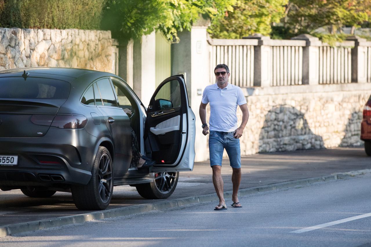 Zagreb: Zoran Mamić s majkom Lucijom danas je došao u posjet bratu Zdravku, koji je nakon ranjavanja pušten na kućnu njegu.