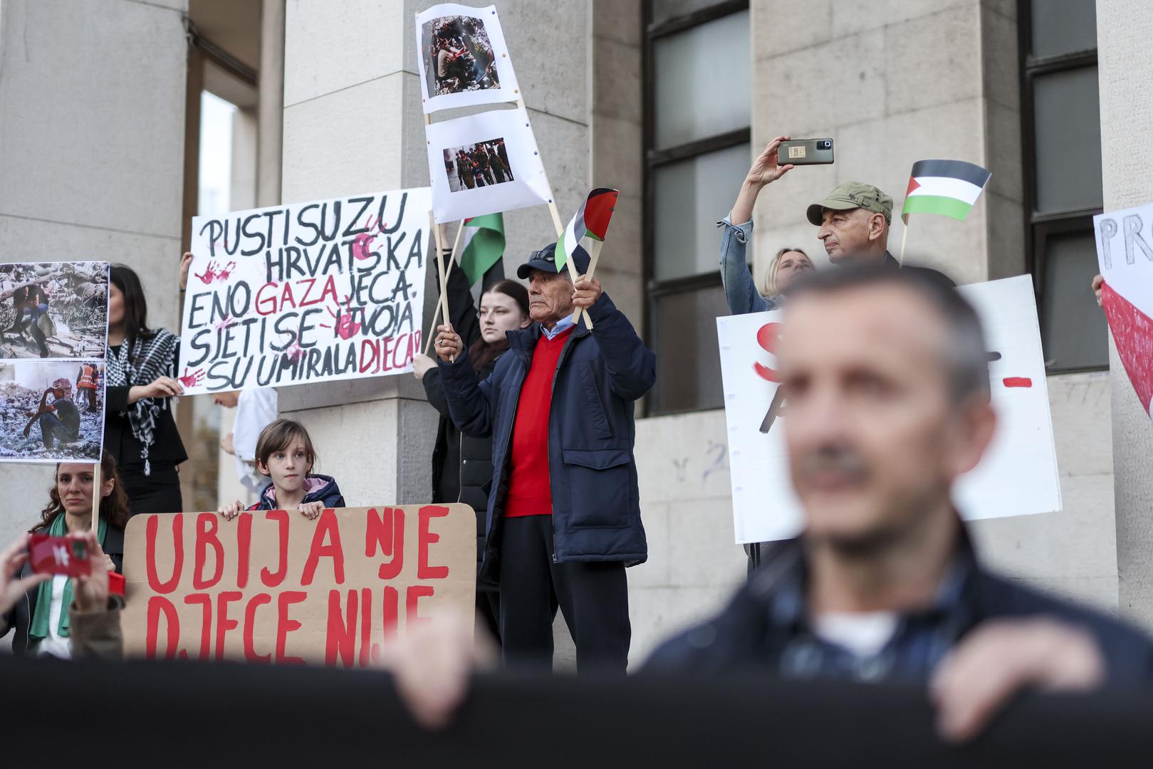 25.10.2023., Zagreb - Prosvjed Solidarno s Palestinom na Trgu zrtava fasizma. Ovaj prosvjed je dio globalnog odgovora na situaciju u kojoj se Gaza nemilosrdno bombardira svakoga dana, u kojoj nevjerojatan broj ljudi gubi svoje zivote.
 Photo: Igor Kralj/PIXSELL