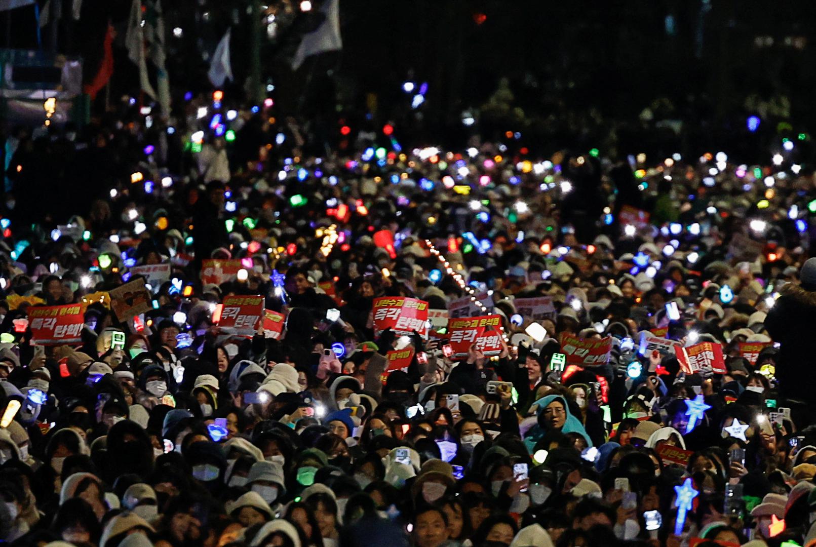 Protesters attend a rally calling for the impeachment of South Korean President Yoon Suk Yeol, who declared martial law, which was reversed hours later, near the National Assembly in Seoul, South Korea, December 8, 2024. REUTERS/Kim Kyung-Hoon Photo: KIM KYUNG-HOON/REUTERS