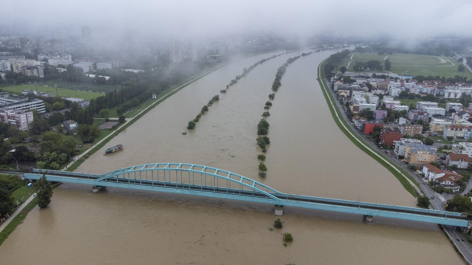 05.08.2023., Zagreb - Sava u Zagrebu izlila se iz korita i dalje raste, presla je 4 metra. Photo: Igor Soban/PIXSELL