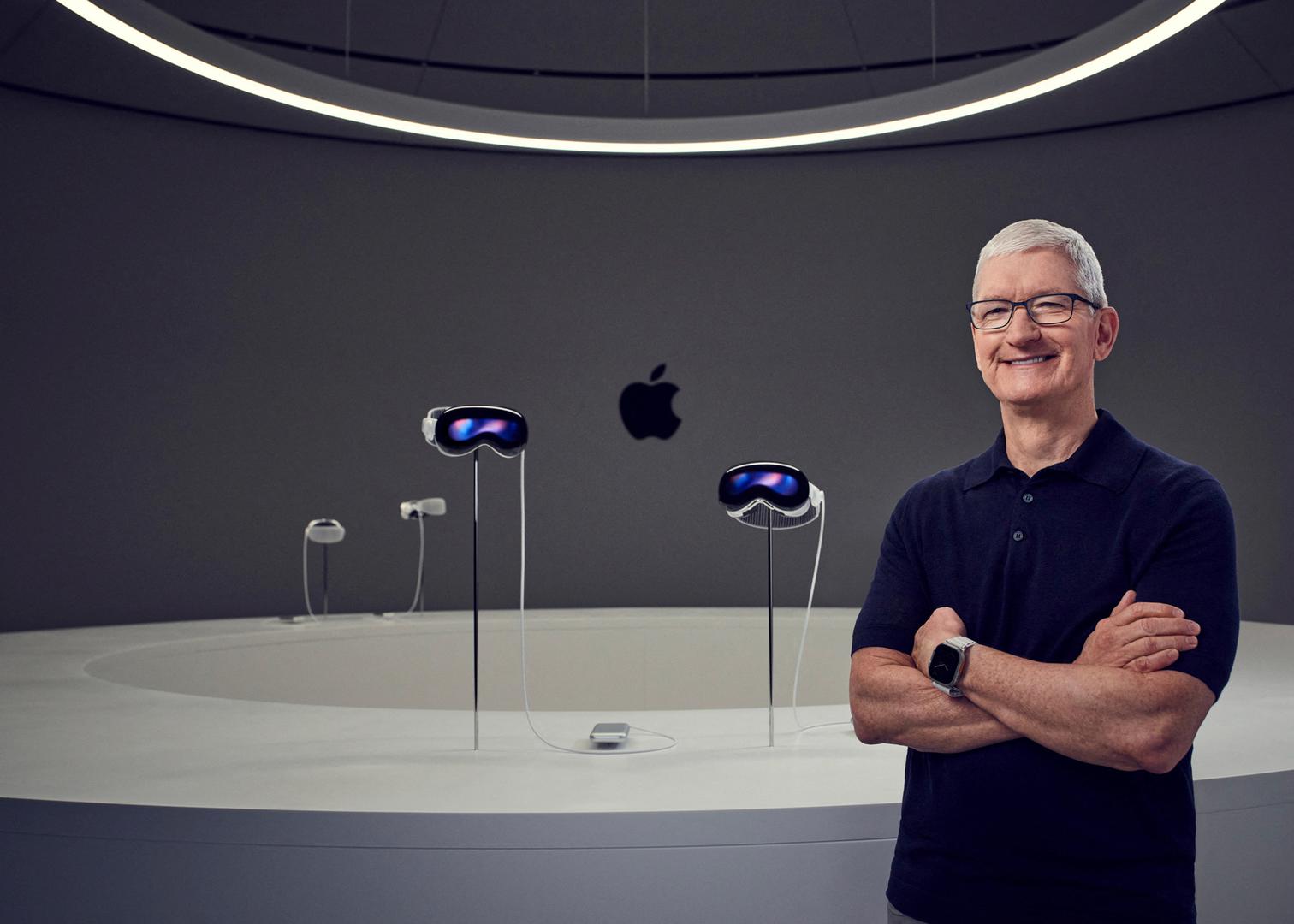 Apple CEO Tim Cook introduces Apple Vision Pro at Apple Park in Cupertino, California, U.S. June 5, 2023. Brooks Kraft/Apple Inc./Handout via REUTERS  NO RESALES. NO ARCHIVES. HATHIS IMAGE HAS BEEN SUPPLIED BY A THIRD PARTY. Photo: Brooks Kraft/Apple Inc./REUTERS