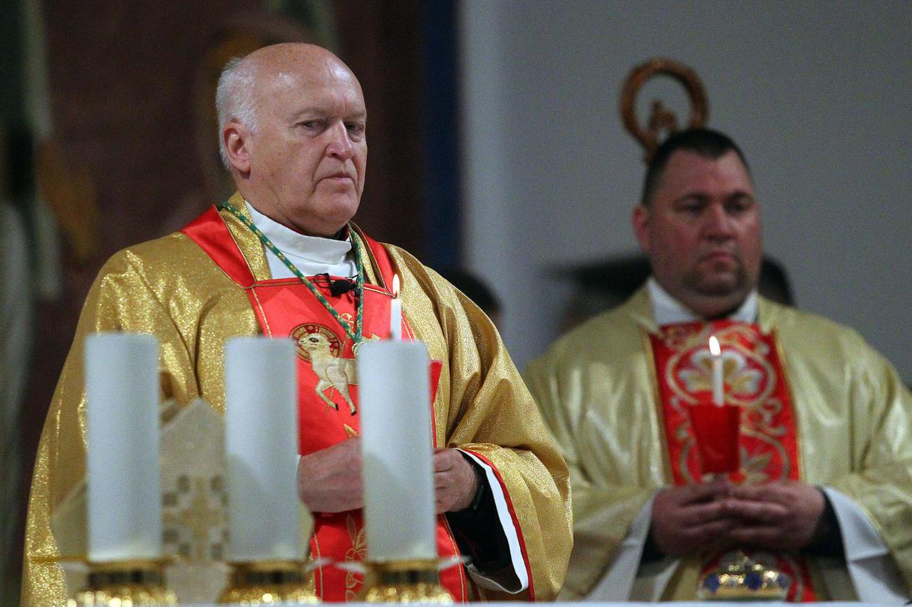 Beograd: Nadbiskup Ladislav Nemet služio je Uskrsno bdjenje