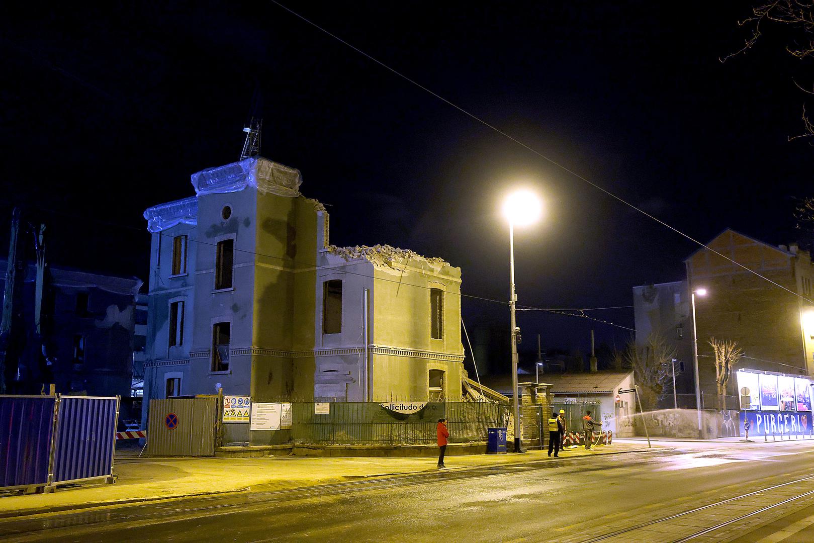 08.03.2023., Zagreb - Prilikom radova na rekonstrukciji zgrade u sklopu obnobe Katolickog sveucilista doslo je do nepredvidjenog urusavanja dijela zgrade koji je samo nekoliko metara od Ilice nakon cega je dobar dio zgrade morao biti srusen, a promet Ilicom obustavljen. Photo: Goran Stanzl/PIXSELL